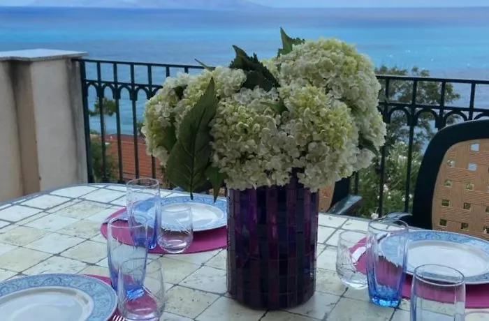 Vrclub - Villa Ridente Residence